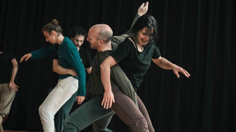 Contact improvisation dance